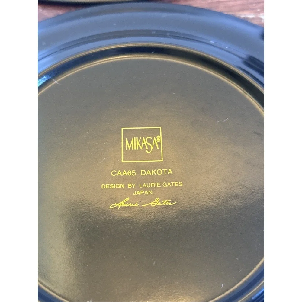 4pc Place‎ Setting Mikasa CAA56 Dakota Design By Laurie Gates Japan Black Gold